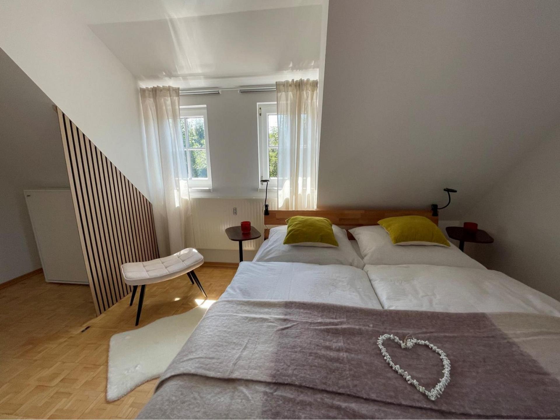 das Schlafzimmer